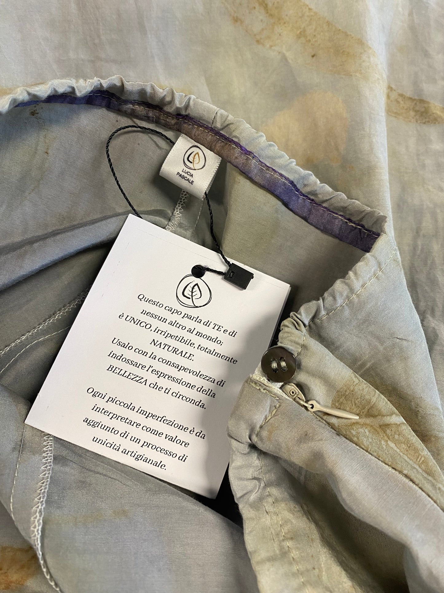 Pantalone, seta stampato e tinto con la natura
