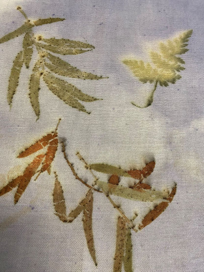 Foglie di eucalipto e felce stampate a mano sulla lana