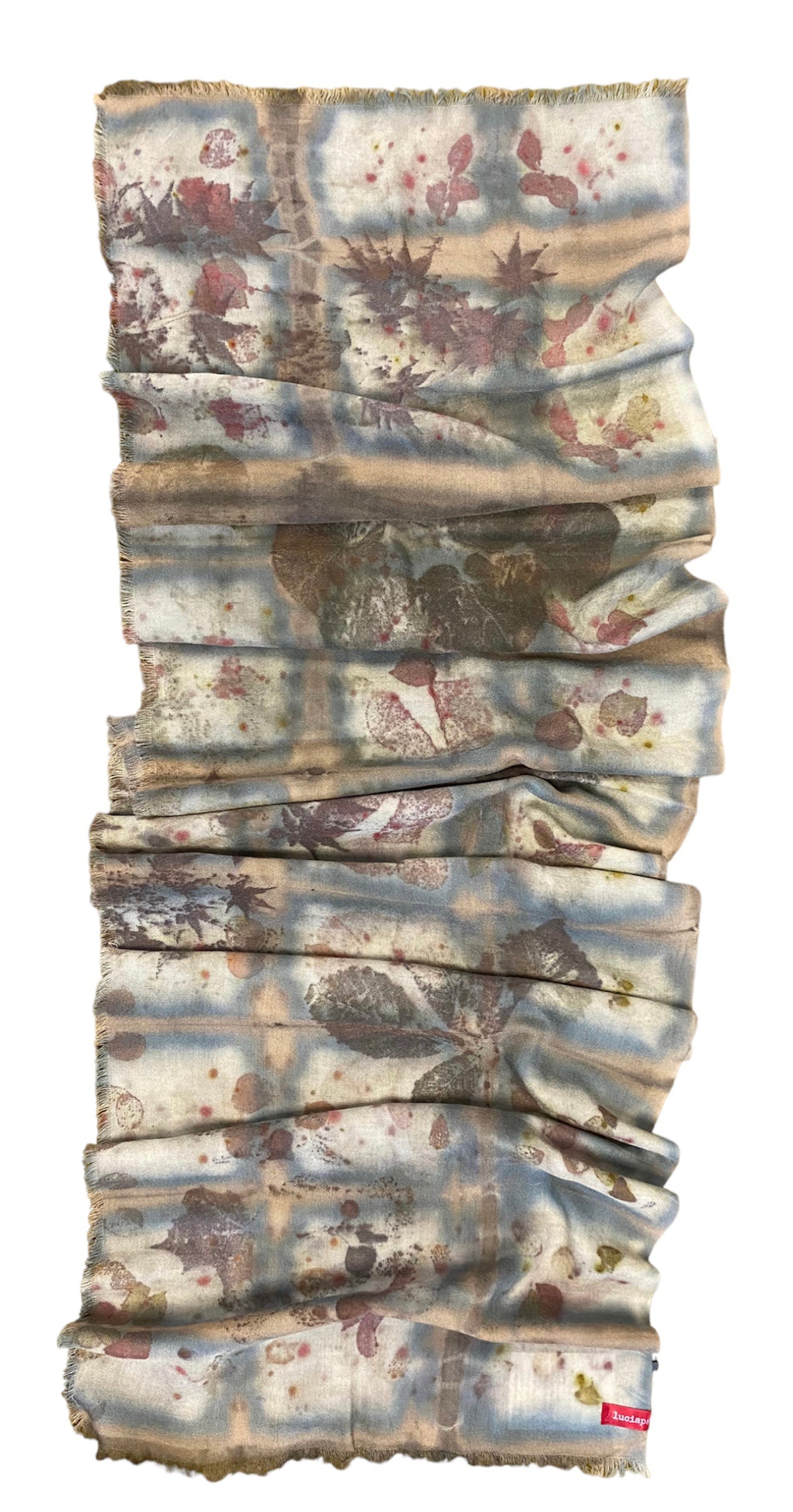 sciarpa in garza di lana con colori marroni e blu e beige stampata a mano con foglie di ippocastano, acero, albero di giuda